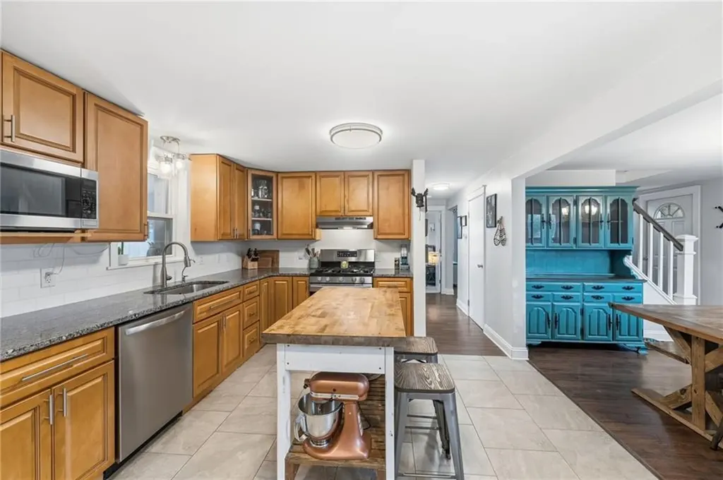 63 Massasoit Drive Warwick RI 02888