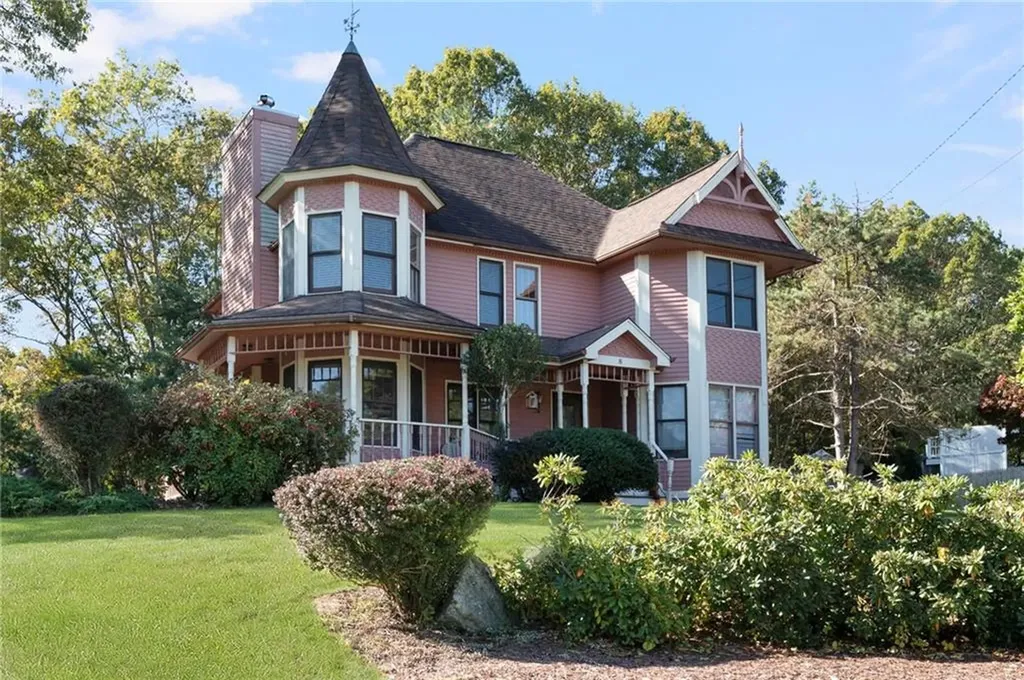 8 Tarragon Drive Johnston RI 02919