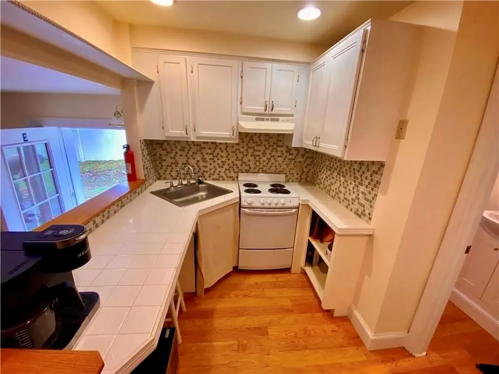 16 Clearview Avenue Portsmouth RI 02871