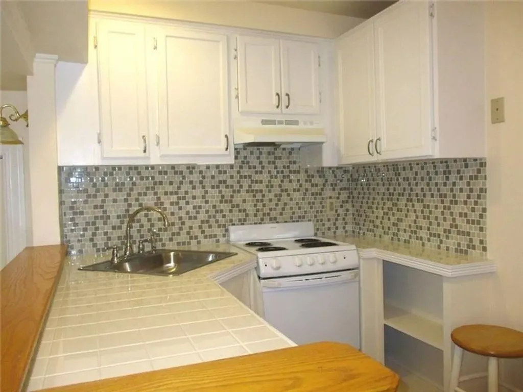 16 Clearview Avenue Portsmouth RI 02871