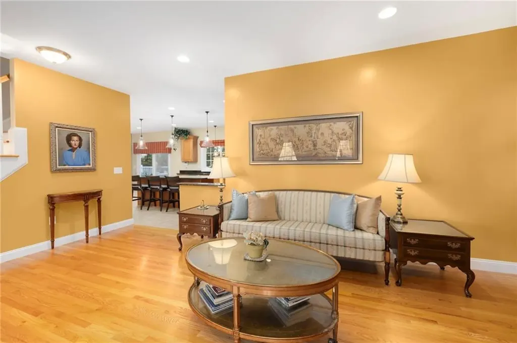 10 Honey Lou Court Cranston RI 02921