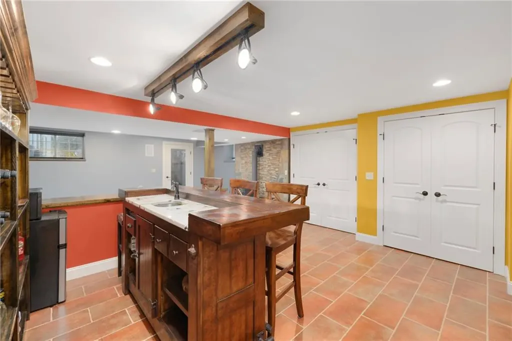 10 Honey Lou Court Cranston RI 02921