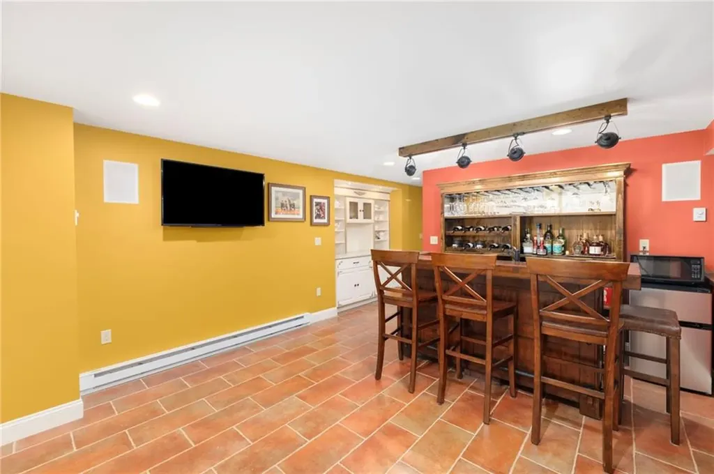 10 Honey Lou Court Cranston RI 02921