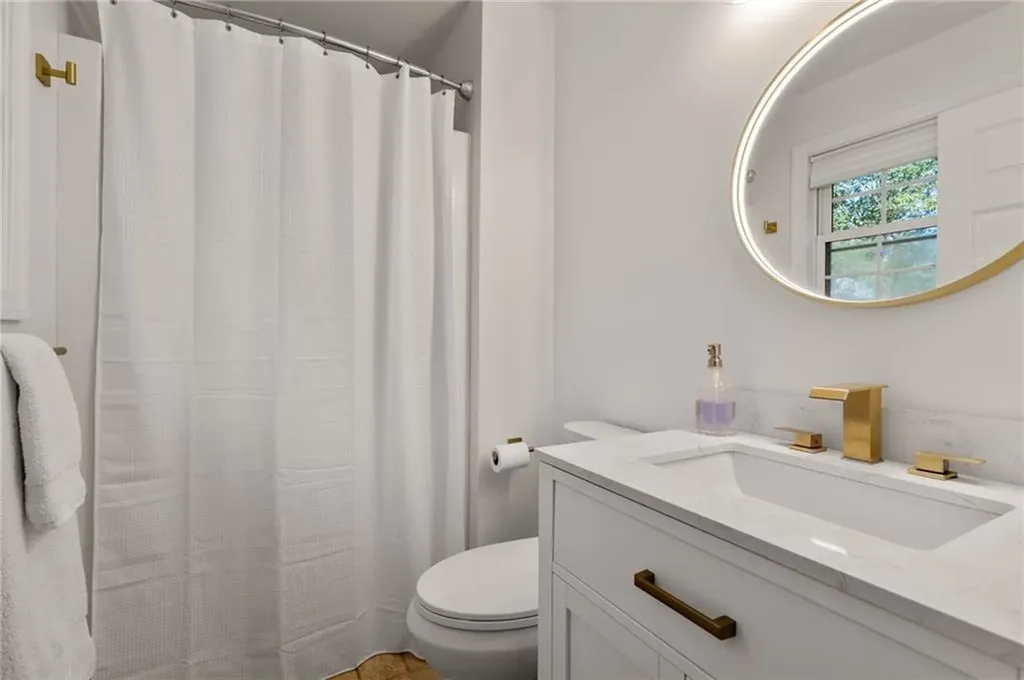 5 Meadow Court Smithfield RI 02917