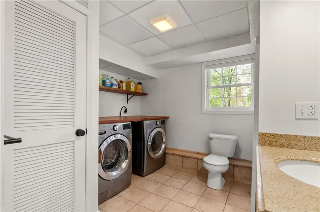 5 Meadow Court Smithfield RI 02917