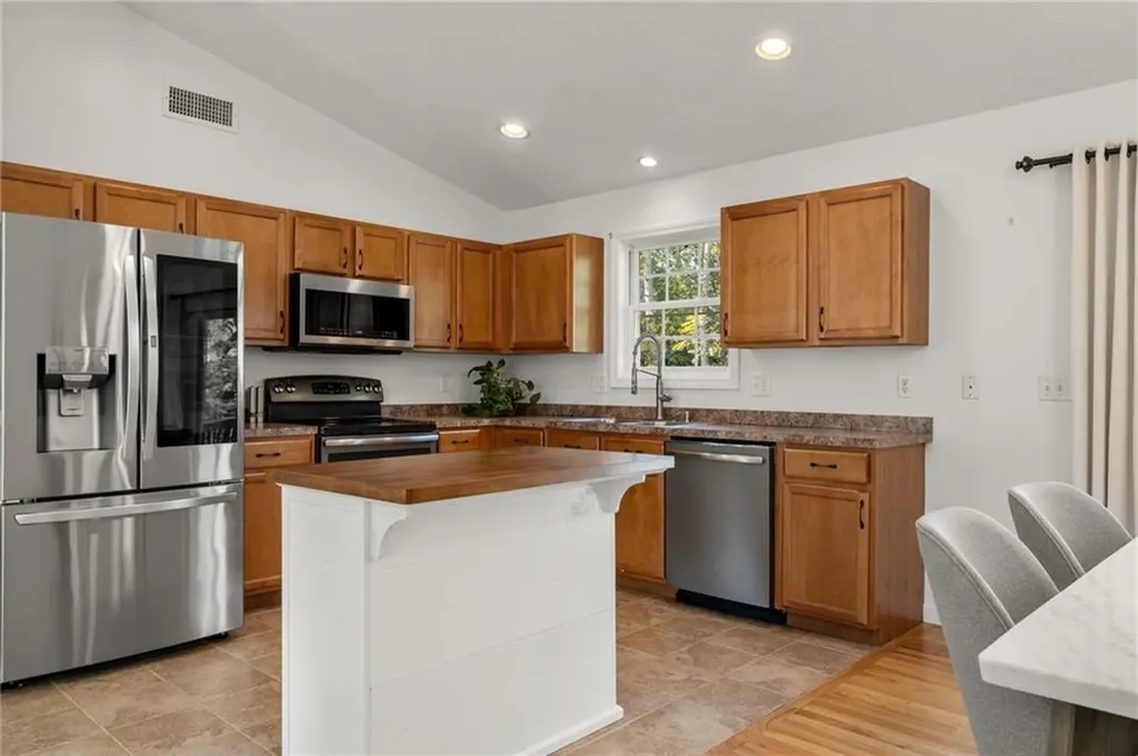 5 Meadow Court Smithfield RI 02917