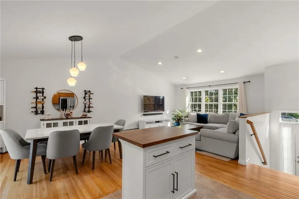 5 Meadow Court Smithfield RI 02917