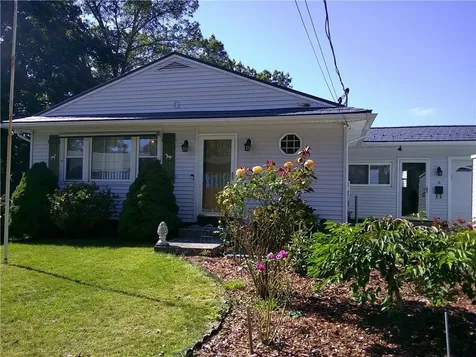 16 Kent Street Cumberland RI 02864