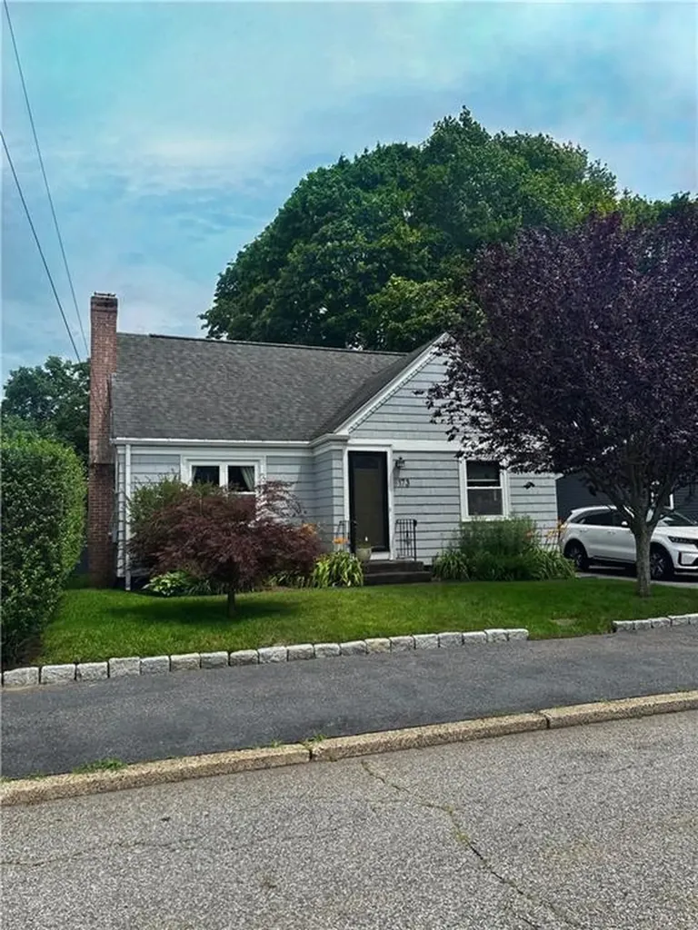 173 Maplecrest Drive Pawtucket RI 02861