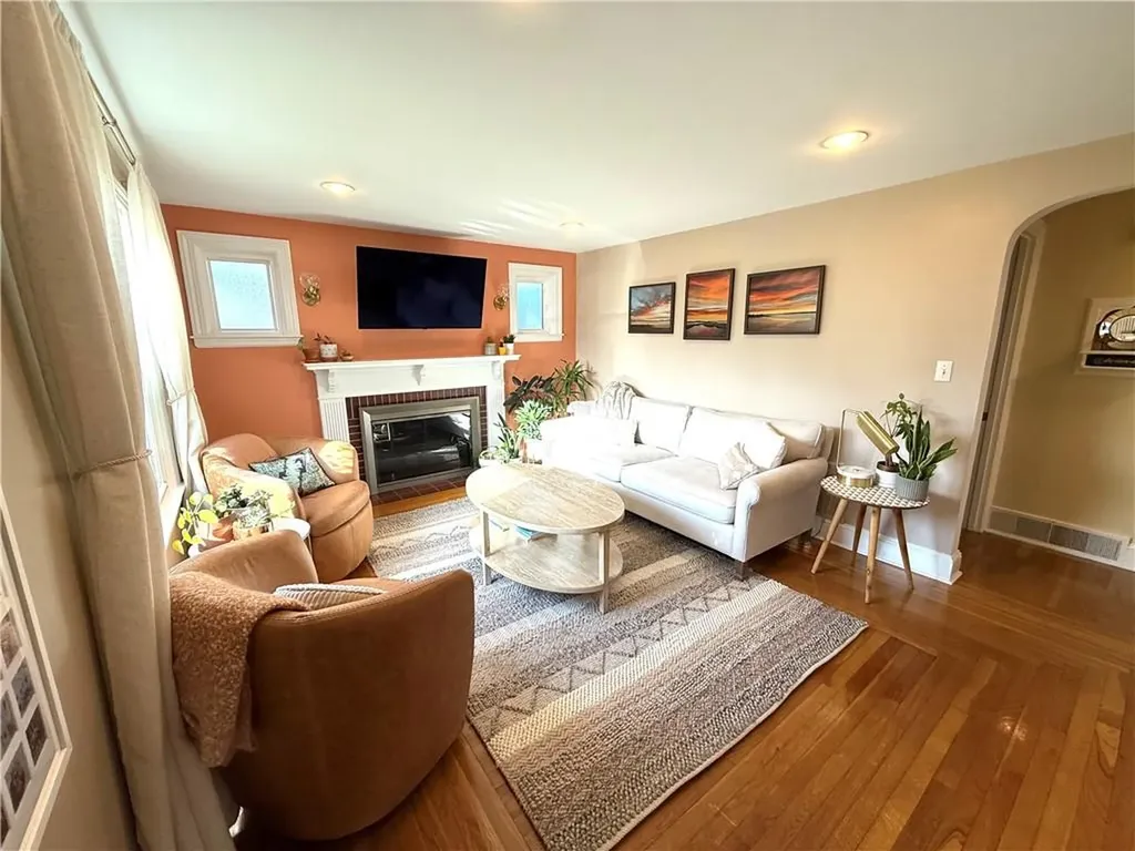 173 Maplecrest Drive Pawtucket RI 02861