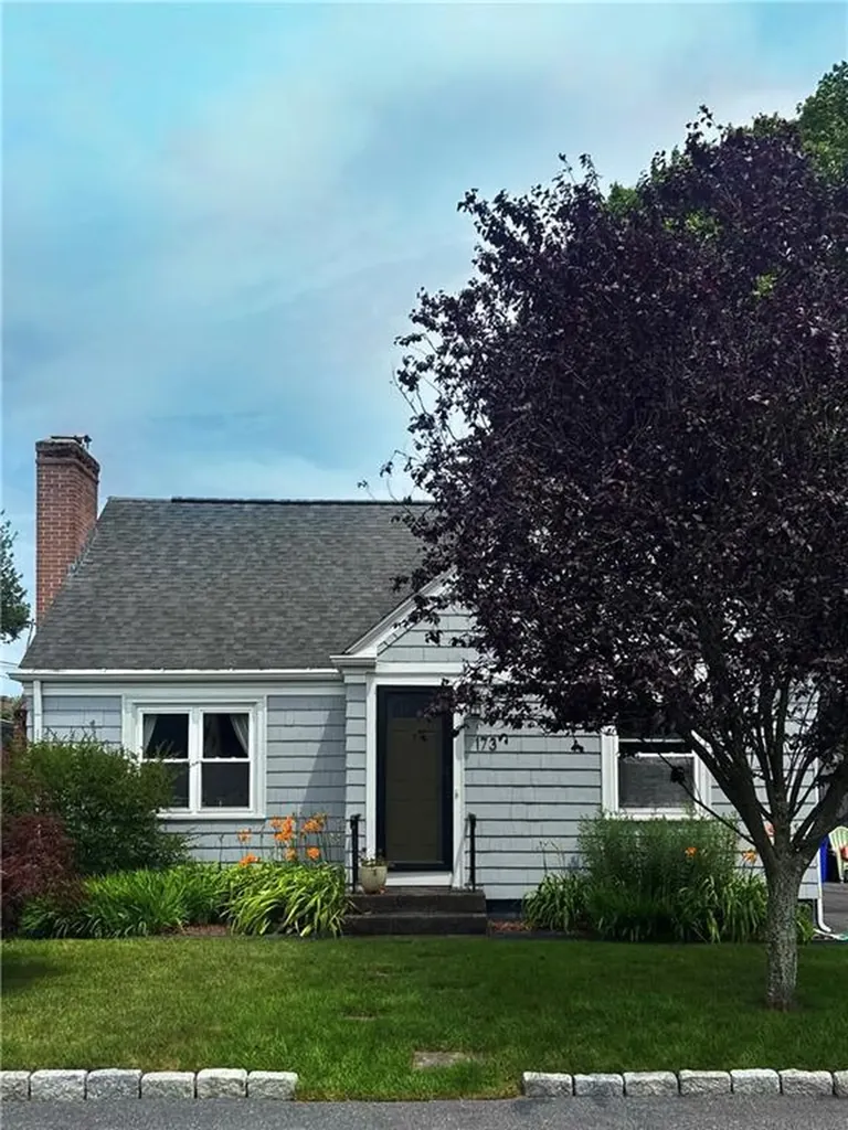 173 Maplecrest Drive Pawtucket RI 02861