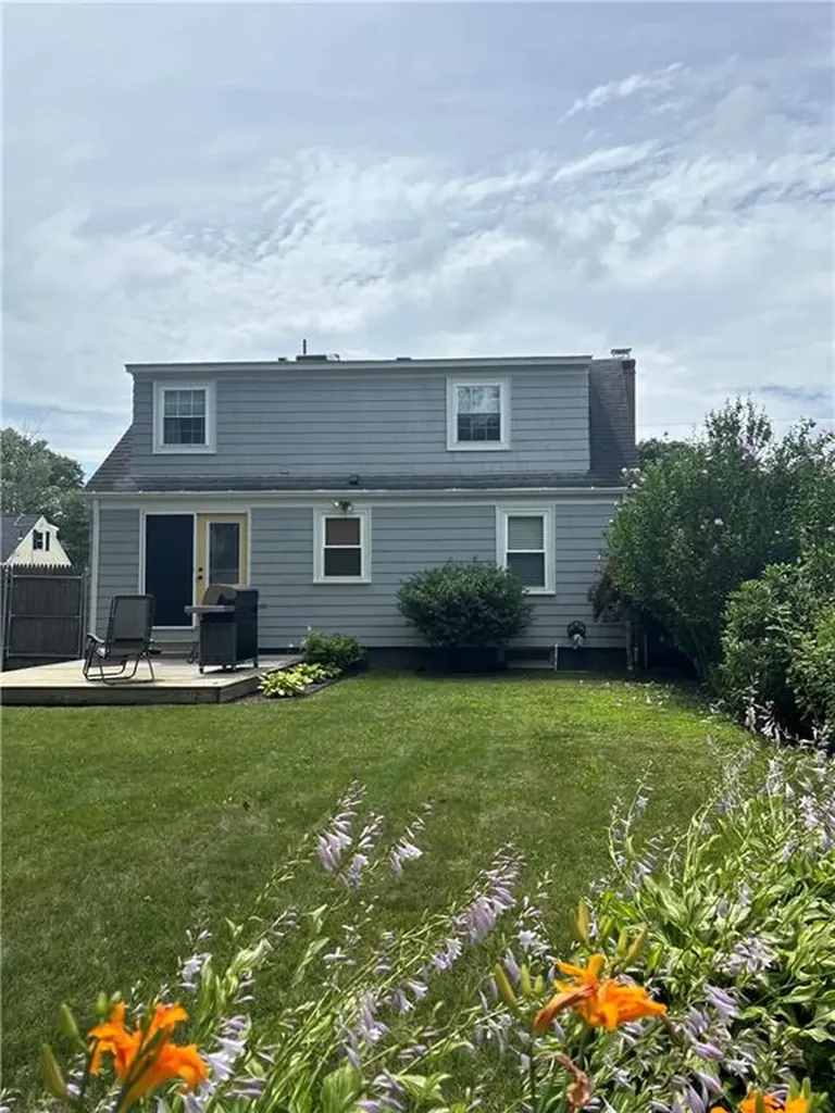 173 Maplecrest Drive Pawtucket RI 02861
