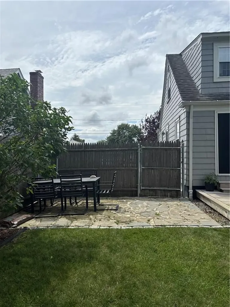 173 Maplecrest Drive Pawtucket RI 02861