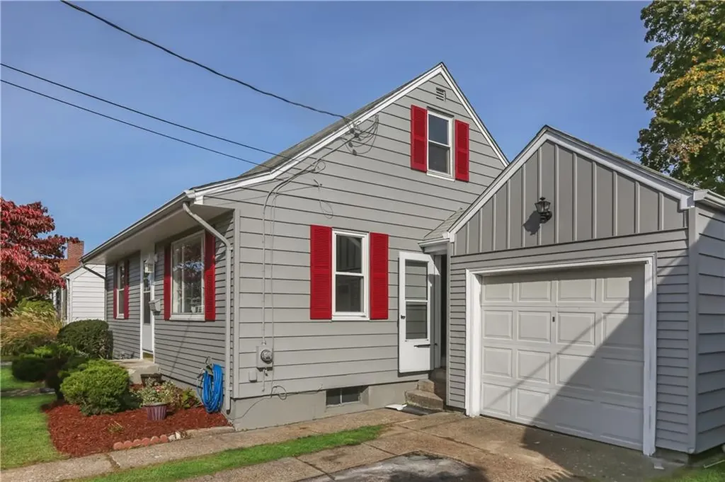27 Ruth Street Pawtucket RI 02861