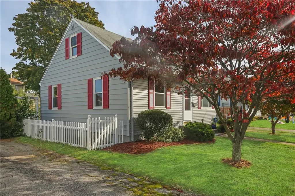 27 Ruth Street Pawtucket RI 02861