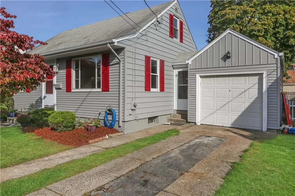 27 Ruth Street Pawtucket RI 02861