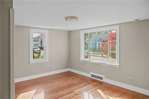 27 Ruth Street Pawtucket RI 02861