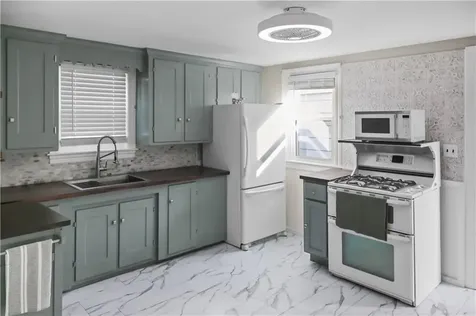 27 Ruth Street Pawtucket RI 02861