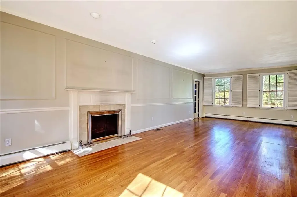 66 Dagnillo Drive Warwick RI 02818