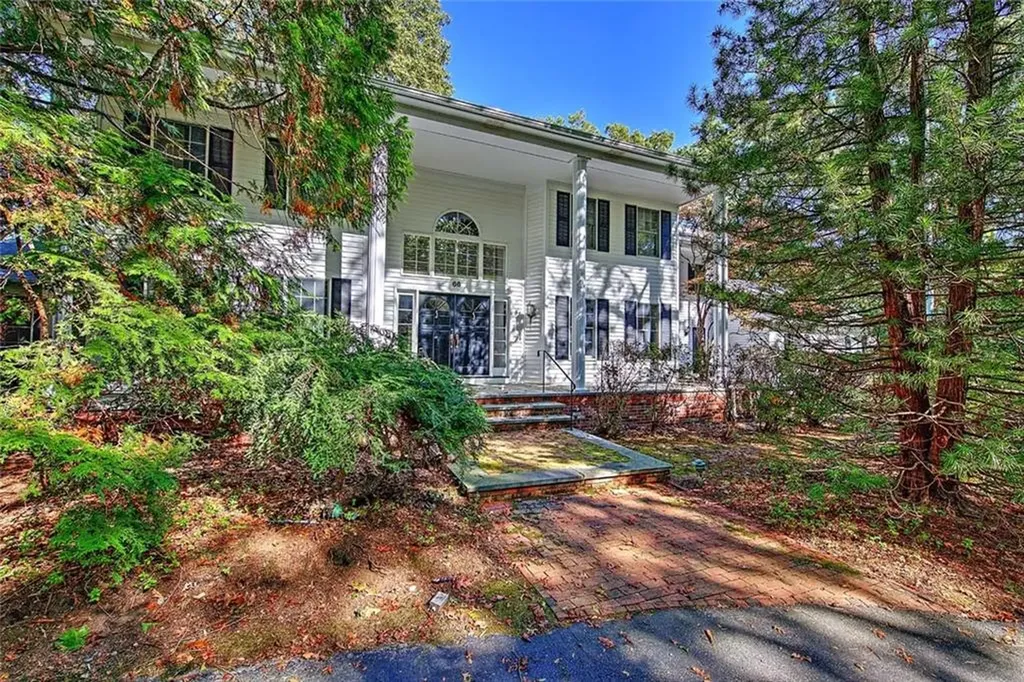 66 Dagnillo Drive Warwick RI 02818