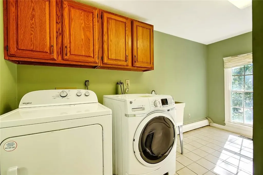 66 Dagnillo Drive Warwick RI 02818