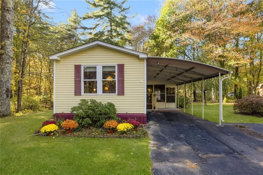 11 Nottingham Place Coventry RI 02816