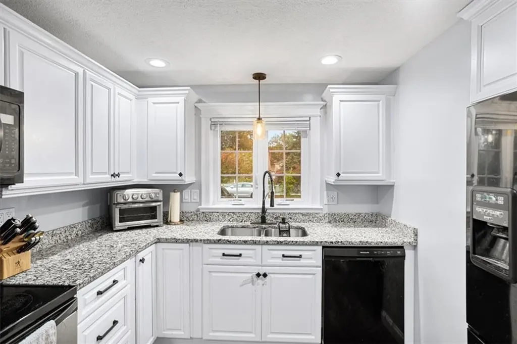 21 Riverview Avenue Smithfield RI 02917