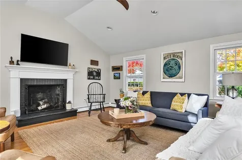 16 Highview Avenue Barrington RI 02806