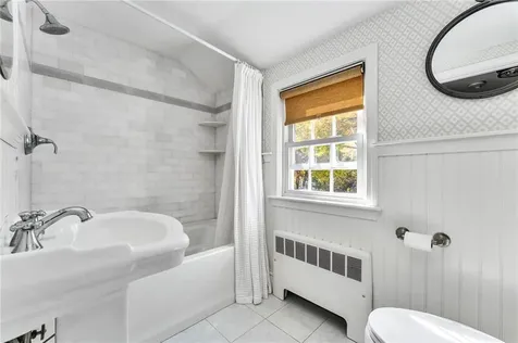 16 Highview Avenue Barrington RI 02806