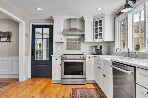 16 Highview Avenue Barrington RI 02806