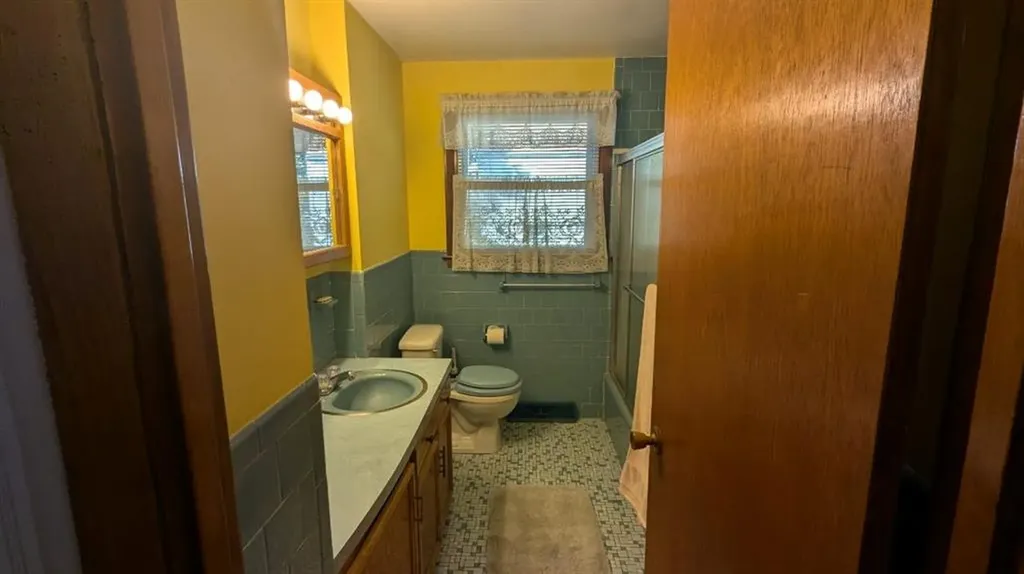 80 Hollywood Avenue Warwick RI 02888