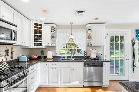 5 Leland Point Drive Portsmouth RI 02871