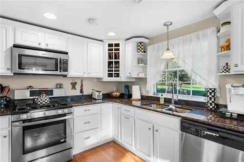 5 Leland Point Drive Portsmouth RI 02871