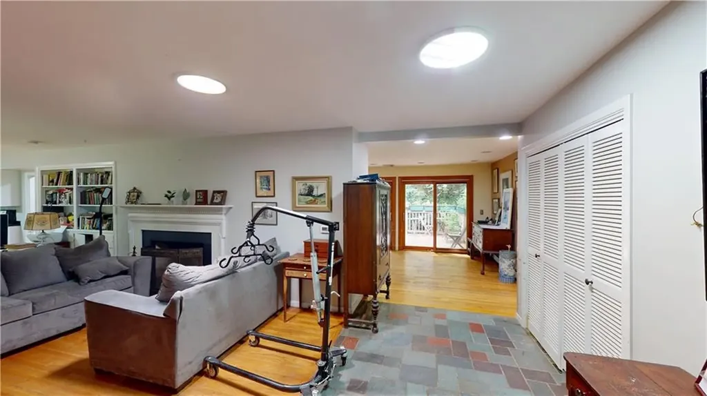 724 Greenville Avenue Johnston RI 02919