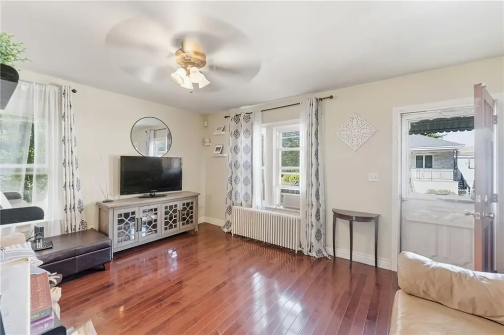 39 Hilton Street Tiverton RI 02878