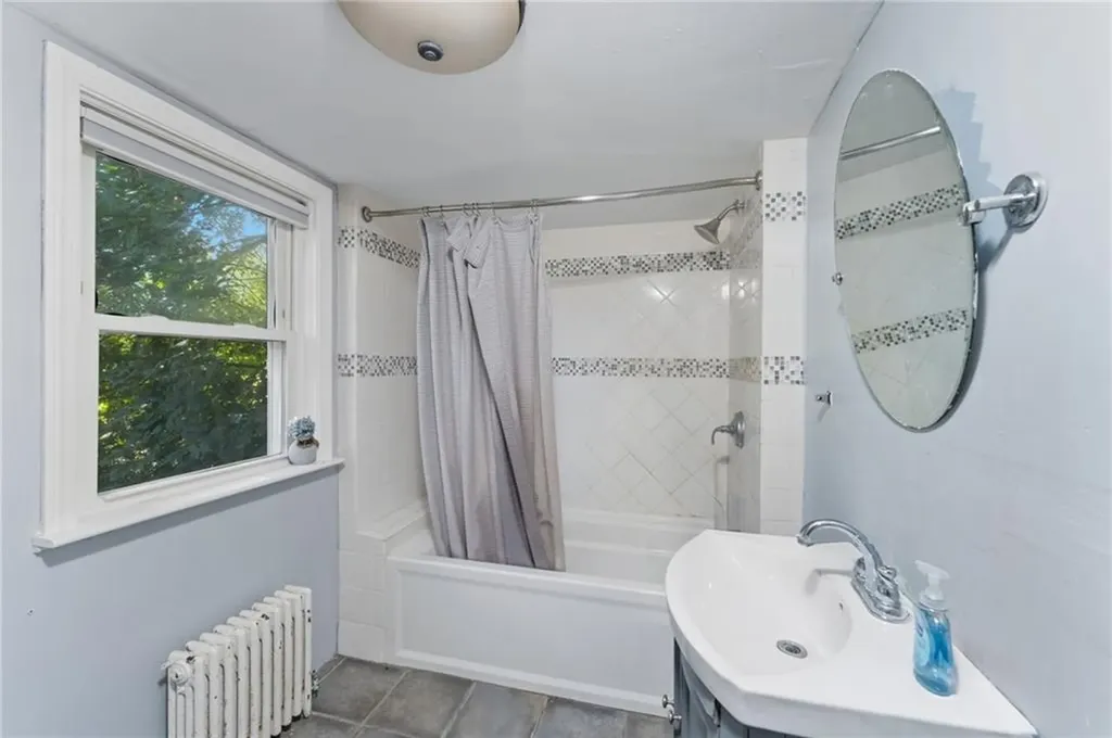 39 Hilton Street Tiverton RI 02878