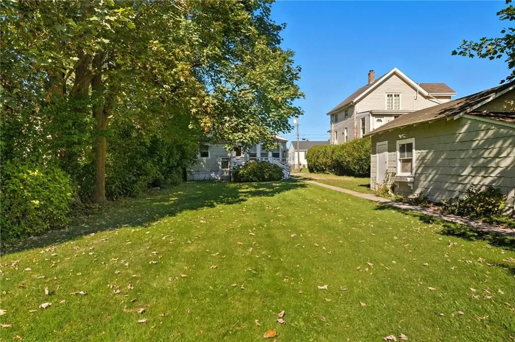 39 Hilton Street Tiverton RI 02878