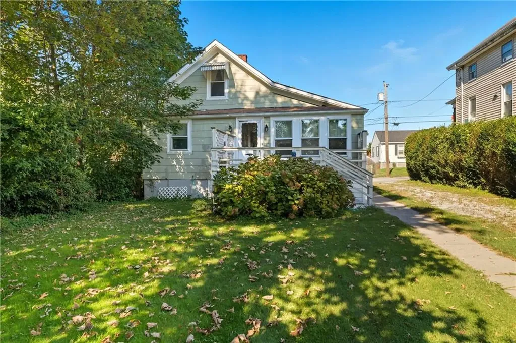 39 Hilton Street Tiverton RI 02878