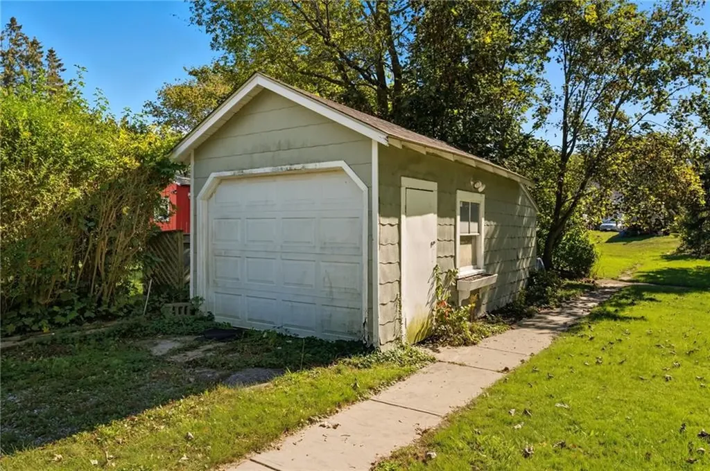 39 Hilton Street Tiverton RI 02878