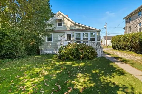 39 Hilton Street Tiverton RI 02878