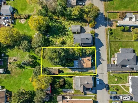 39 Hilton Street Tiverton RI 02878