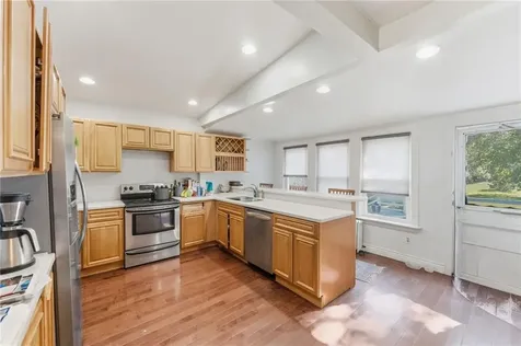 39 Hilton Street Tiverton RI 02878