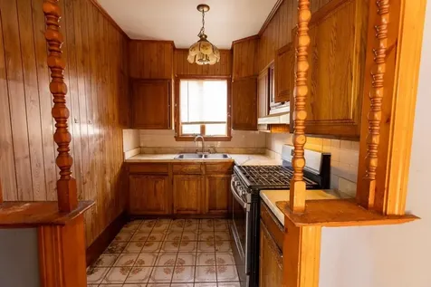 487 Ridge Street Fall River MA 02724