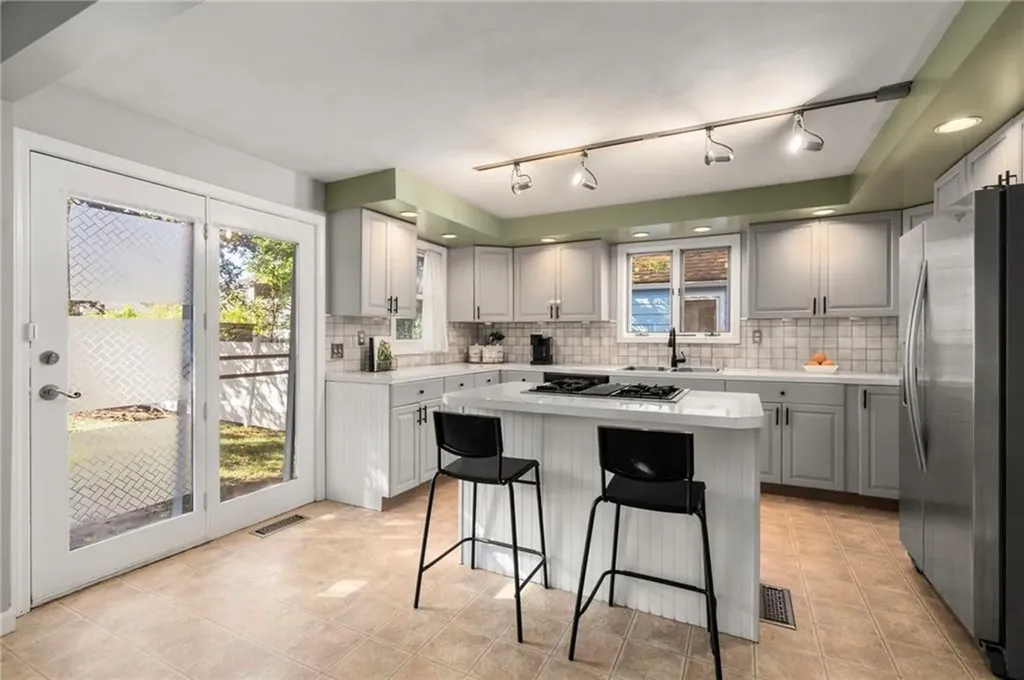 140 Concord Avenue Cranston RI 02910