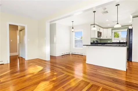 67 Linden Street Middletown RI 02842