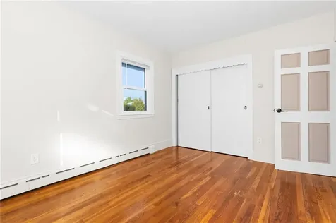 67 Linden Street Middletown RI 02842