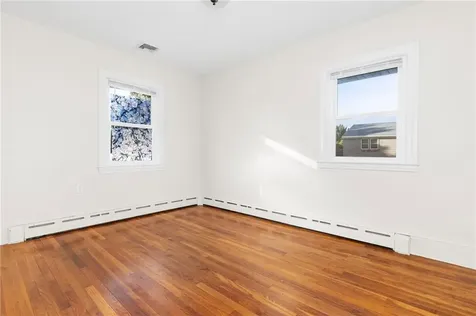 67 Linden Street Middletown RI 02842