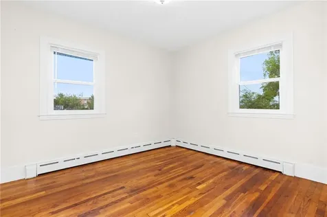 67 Linden Street Middletown RI 02842