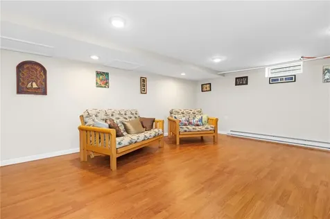 67 Linden Street Middletown RI 02842