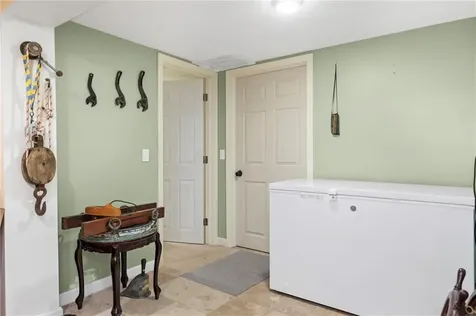 67 Linden Street Middletown RI 02842